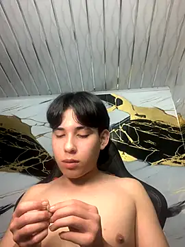 Snapshot of Suarezz10_ chatting on November 5, 2025, 12:27 pm Suarezz10 online show from November 5, 2025, 12:27 pm