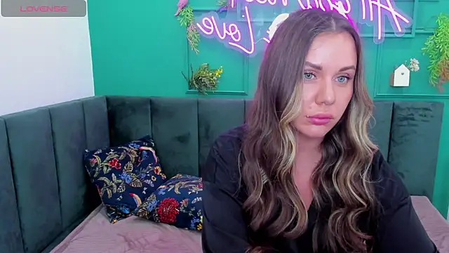 TracyMooree online show from November 9, 2025, 5:06 am