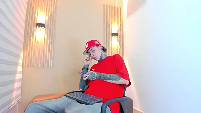 DANTE ARMSTRONG online show from December 4, 2025, 3:49 am