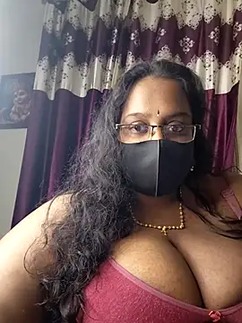 Snapshot of hootypriya chatting on June 9, 2026, 5:35 pm hootypriya online show from June 9, 2026, 5:35 pm