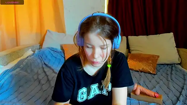 Eva purrr  online show from April 10, 2026, 8:19 am