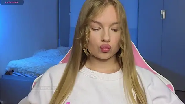 Lunar Flare online show from November 12, 2025, 4:29 pm