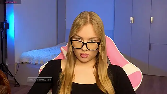 Lunar Flare online show from November 13, 2025, 3:55 pm