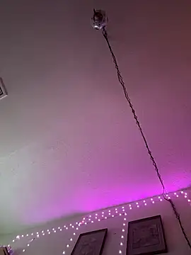 Redriddinghood8 online show from November 15, 2025, 12:02 pm