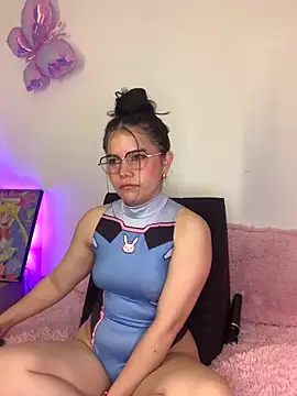 Snapshot of violettabond chatting on February 8, 2026, 10:07 am violettabond online show from February 8, 2026, 10:07 am