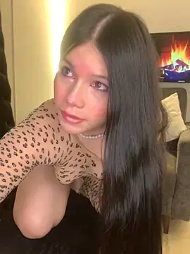 Snapshot of violettabond chatting on March 21, 2026, 12:54 pm violettabond online show from March 21, 2026, 12:54 pm
