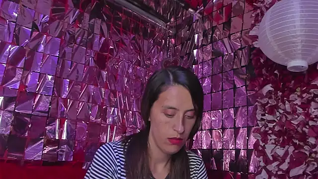 mia luna ed online show from November 17, 2025, 5:08 pm