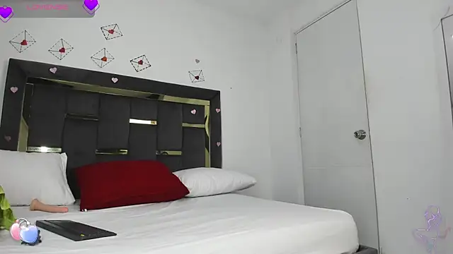 CatleyaSmith online show from February 27, 2026, 1:44 pm