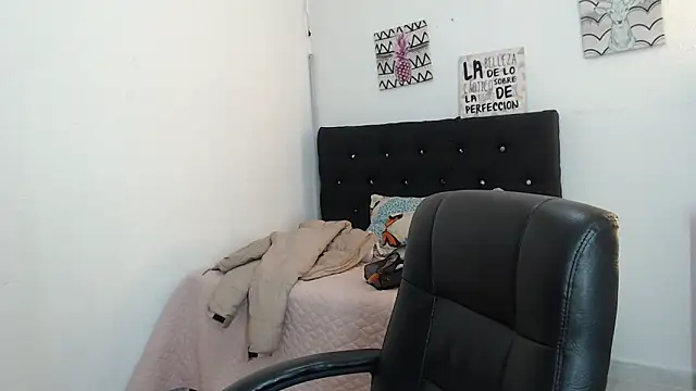 Snapshot of lyam_ebony_ chatting on February 20, 2026, 8:20 pm lyam ebony online show from February 20, 2026, 8:20 pm