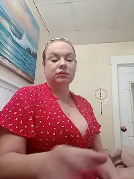 Snapshot of LisaMillerx chatting on November 16, 2025, 4:01 pm LisaMillerx online show from November 16, 2025, 4:01 pm