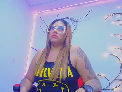 Snapshot of Isa_Boom chatting on November 4, 2025, 8:41 pm Isa Boom online show from November 4, 2025, 8:41 pm