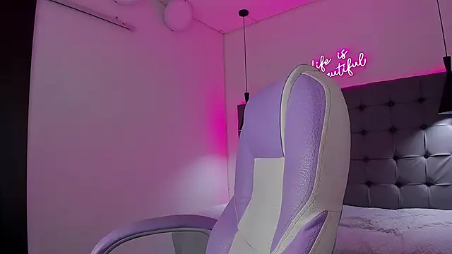 Liams18 online show from November 28, 2025, 3:42 am