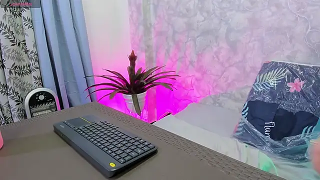 Reichel05  online show from January 8, 2026, 5:43 am