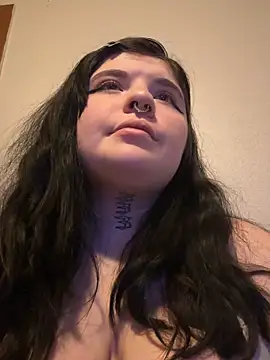 juicygoth202 online show from November 19, 2025, 3:28 am