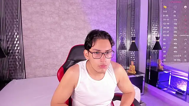 TheoHart  online show from November 7, 2025, 12:16 pm