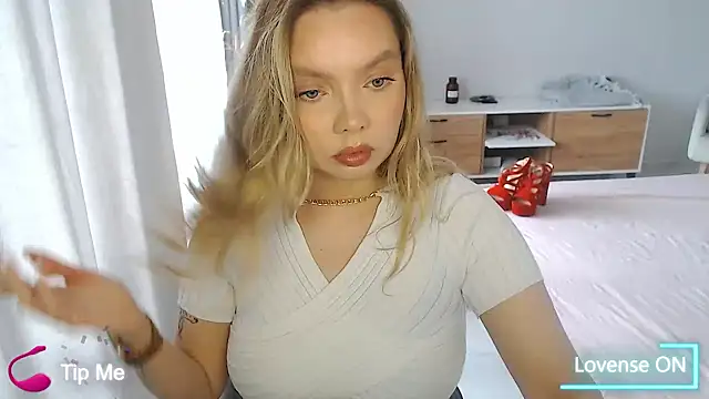 PolinaXXXXJones online show from April 30, 2026, 5:58 am