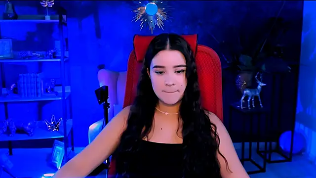 AnnaGarcias  online show from December 3, 2025, 8:12 am