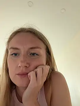 Snapshot of olliebells chatting on July 6, 2026, 3:03 pm olliebells online show from July 6, 2026, 3:03 pm