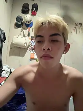 Snapshot of Urhotsilverboy chatting on June 5, 2026, 8:25 pm Urhotsilverboy online show from June 5, 2026, 8:25 pm