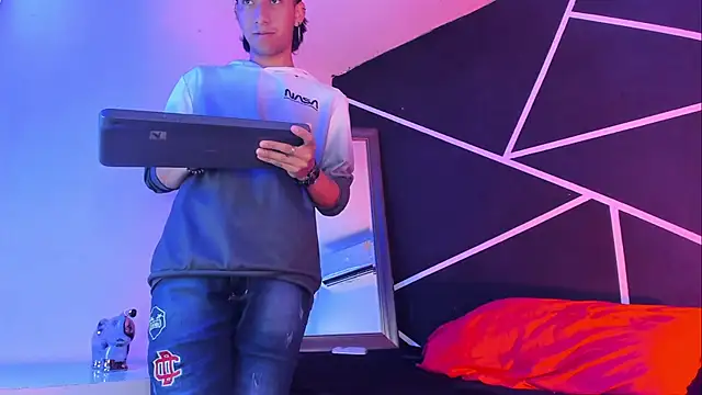 Austin Santos  online show from November 7, 2025, 12:16 pm