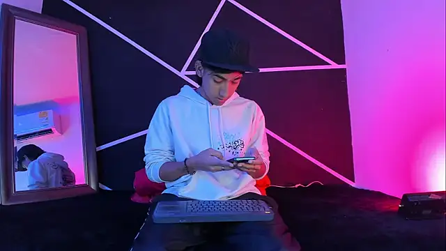 Austin Santos  online show from November 8, 2025, 12:27 pm