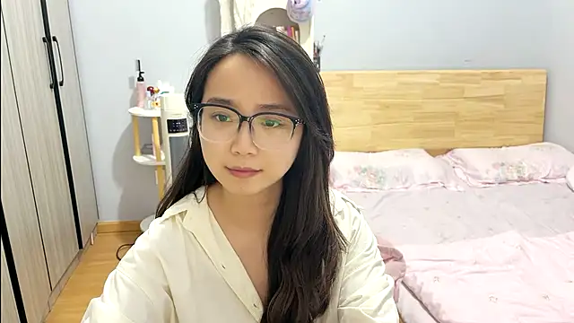 Snapshot of Hmm_0303 chatting on March 2, 2026, 7:21 pm Hmm 0303 online show from March 2, 2026, 7:21 pm