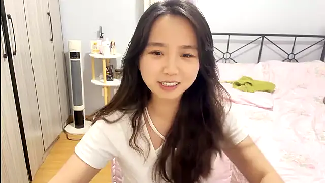 Snapshot of Hmm_0303 chatting on March 4, 2026, 4:24 pm Hmm 0303 online show from March 4, 2026, 4:24 pm