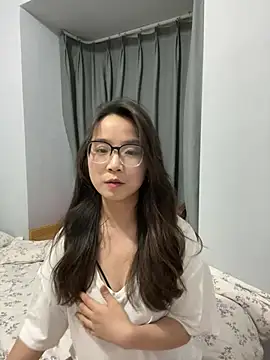 Snapshot of Hmm_0303 chatting on March 14, 2026, 2:44 pm Hmm 0303 online show from March 14, 2026, 2:44 pm