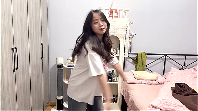 Snapshot of Hmm_0303 chatting on March 19, 2026, 4:33 pm Hmm 0303 online show from March 19, 2026, 4:33 pm