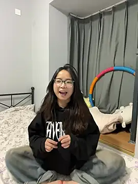 Snapshot of Hmm_0303 chatting on April 5, 2026, 4:48 pm Hmm 0303 online show from April 5, 2026, 4:48 pm