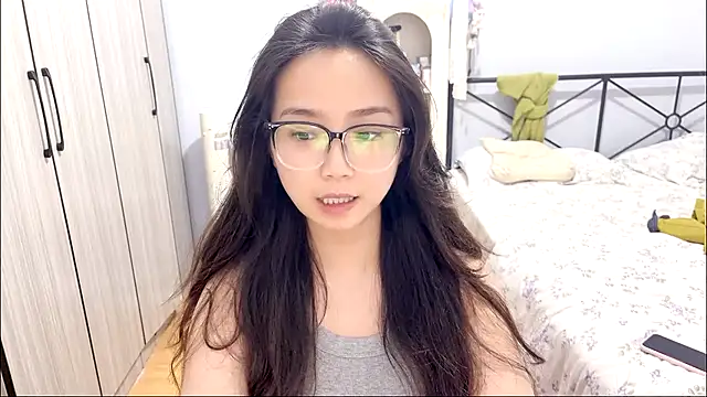 Snapshot of Hmm_0303 chatting on April 8, 2026, 5:46 pm Hmm 0303 online show from April 8, 2026, 5:46 pm