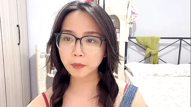 Snapshot of Hmm_0303 chatting on April 10, 2026, 4:44 pm Hmm 0303 online show from April 10, 2026, 4:44 pm