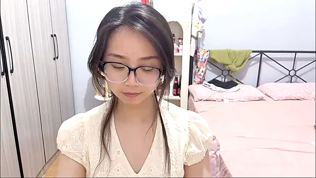 Snapshot of Hmm_0303 chatting on April 15, 2026, 7:58 pm Hmm 0303 online show from April 15, 2026, 7:58 pm