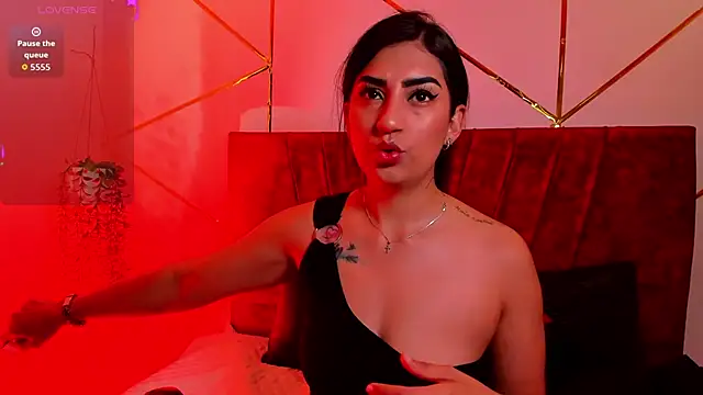 Paris Evans  online show from December 16, 2025, 2:00 pm