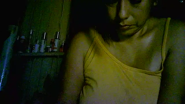 Zulreyna online show from March 15, 2026, 4:07 am