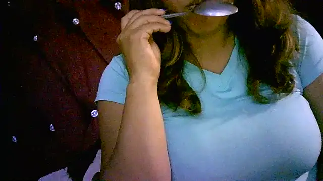 Snapshot of Zulreyna chatting on April 24, 2026, 3:20 am Zulreyna online show from April 24, 2026, 3:20 am