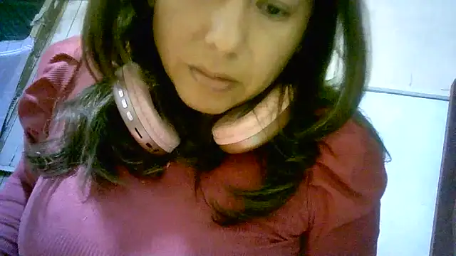 Snapshot of Zulreyna chatting on June 20, 2026, 5:10 am Zulreyna online show from June 20, 2026, 5:10 am