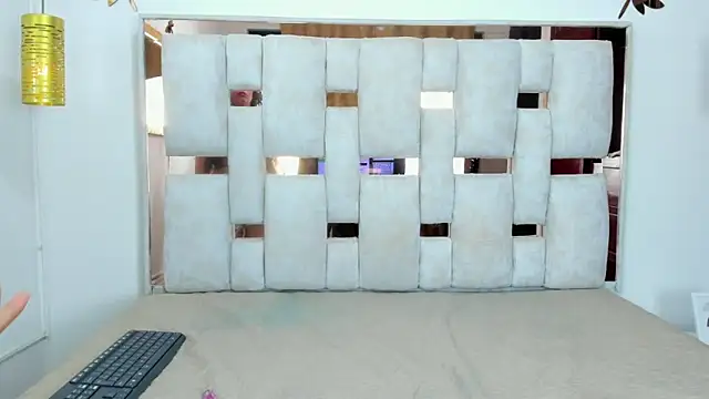 Lois Cullen online show from November 6, 2025, 7:04 pm