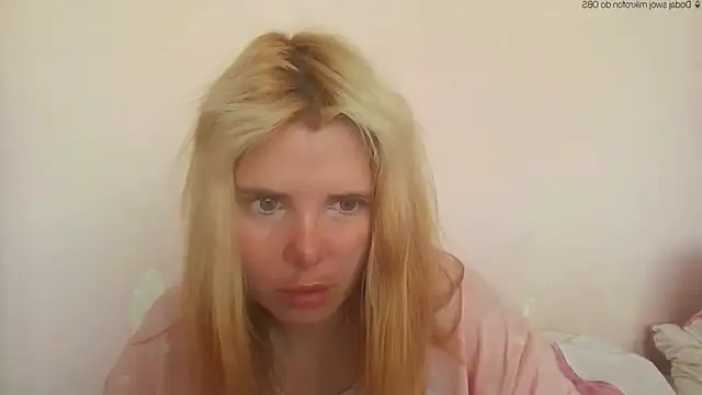 Snapshot of HornyElena chatting on June 1, 2026, 2:52 pm HornyElena online show from June 1, 2026, 2:52 pm