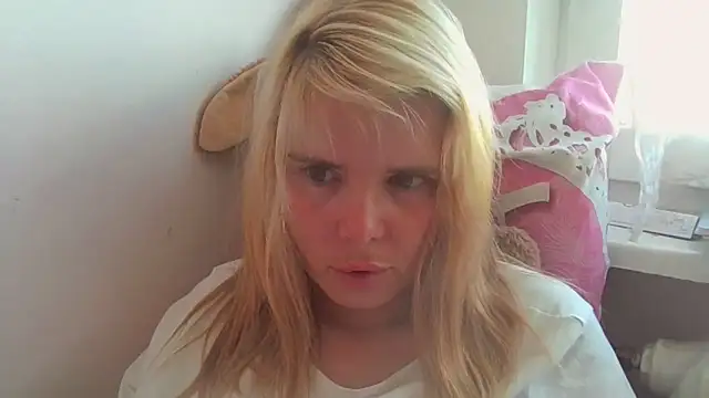 Snapshot of HornyElena chatting on June 8, 2026, 3:34 pm HornyElena online show from June 8, 2026, 3:34 pm