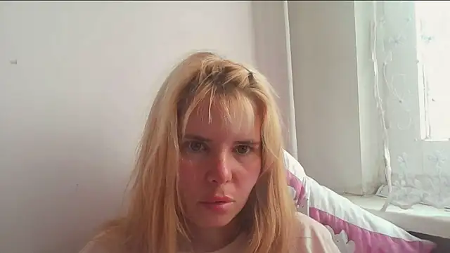 Snapshot of HornyElena chatting on June 10, 2026, 3:22 pm HornyElena online show from June 10, 2026, 3:22 pm