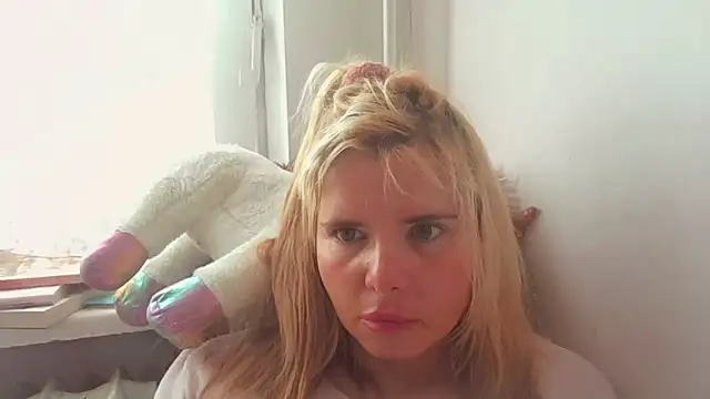 Snapshot of HornyElena chatting on June 14, 2026, 1:13 pm HornyElena online show from June 14, 2026, 1:13 pm