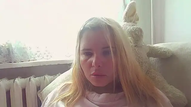 Snapshot of HornyElena chatting on June 17, 2026, 8:39 am HornyElena online show from June 17, 2026, 8:39 am