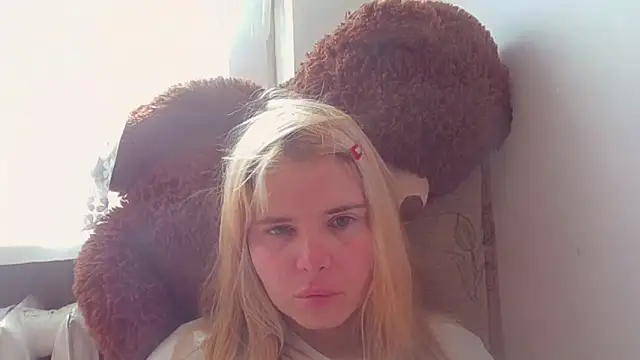 Snapshot of HornyElena chatting on June 19, 2026, 8:29 am HornyElena online show from June 19, 2026, 8:29 am
