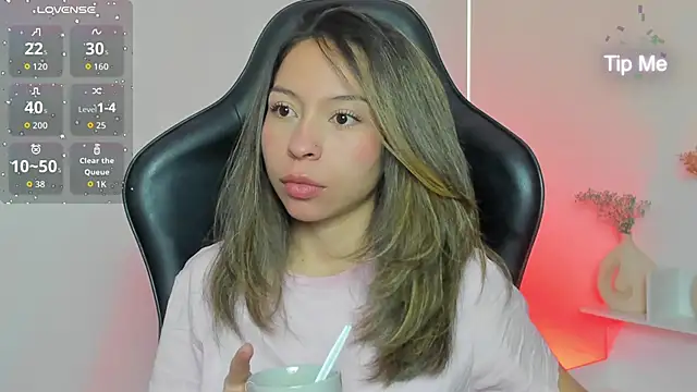 LuluuBerry online show from November 19, 2025, 10:59 am