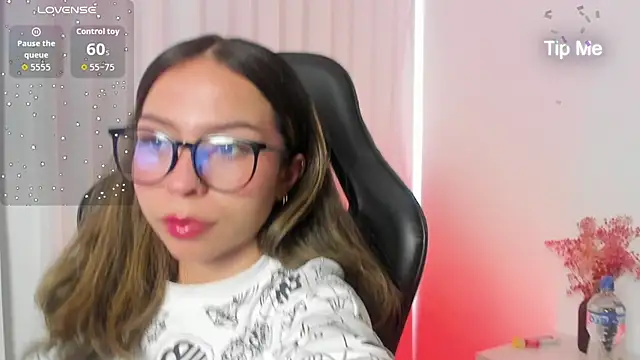 LuluuBerry online show from December 15, 2025, 12:53 pm