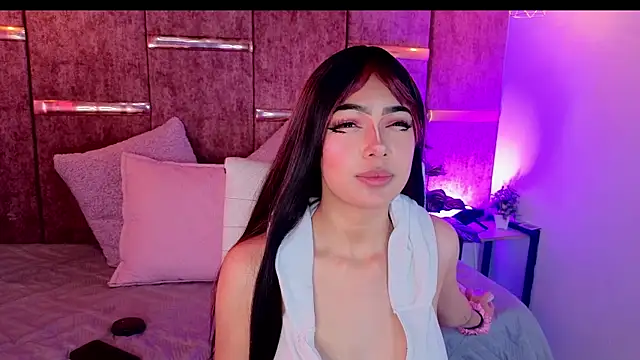  ViolletteNoir  online show from November 16, 2025, 8:03 pm