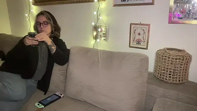 angelgirl98 online show from December 22, 2025, 4:20 am