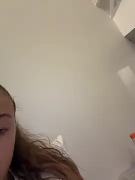 lounaaxangel online show from May 1, 2026, 4:22 pm