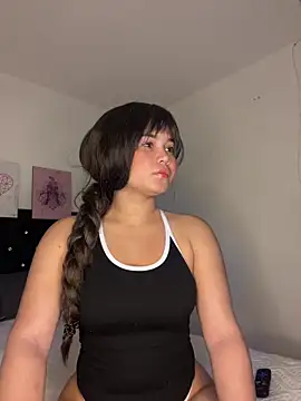 LoliitaBennett online show from April 5, 2026, 3:26 am